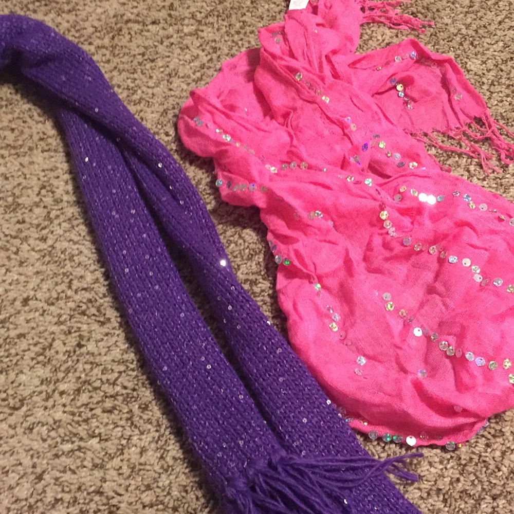 A pink and purple scarf